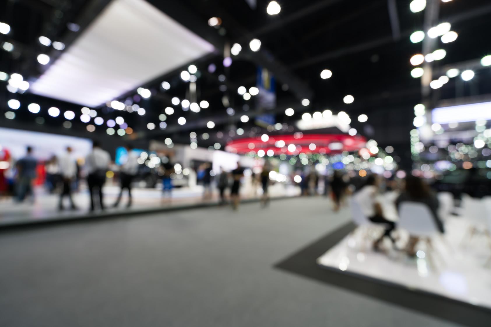 tradeshow crowd